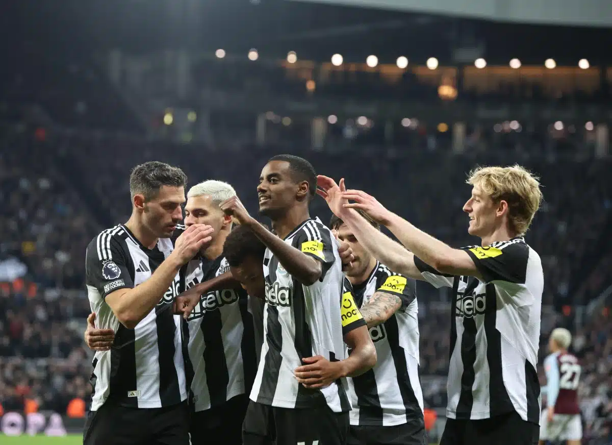 Alexander Isak of Newcastle United celebrates scoring the second goal during the Premier League match