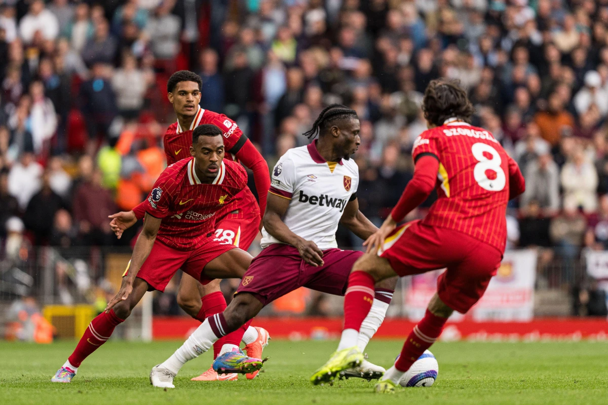 Mohammed Kudus of West Ham United in action with Liverpool's Dominik Szoboszlai, 2025